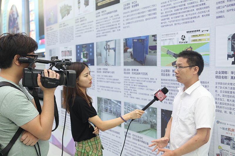 華亞數(shù)控機(jī)床2019光創(chuàng)賽 (3).jpg 華亞數(shù)控機(jī)床2019光創(chuàng)賽 (3).jpg